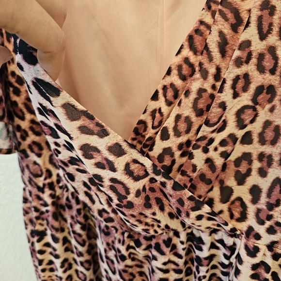 Torrid Size 1 Chiffon Flutter Sleeve Elastic Band Leopard Print Wrap Dress - Picture 9 of 14
